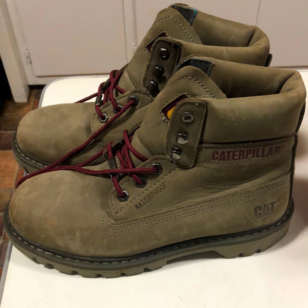 CATEPILLAR TAUPE Waterproof BOOTS - Womens Size 8 - GREAT CONDITION